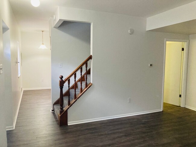 Building Photo - 502 Suismon St Rental