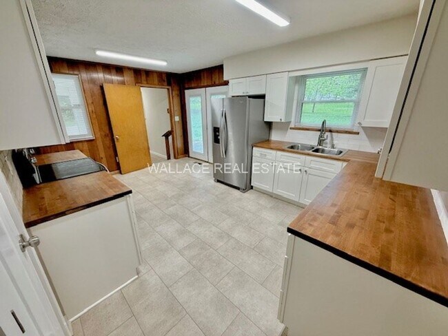 Photo - LOCATED IN GIBBS...FANTASTIC UPDATED, 1-LE...