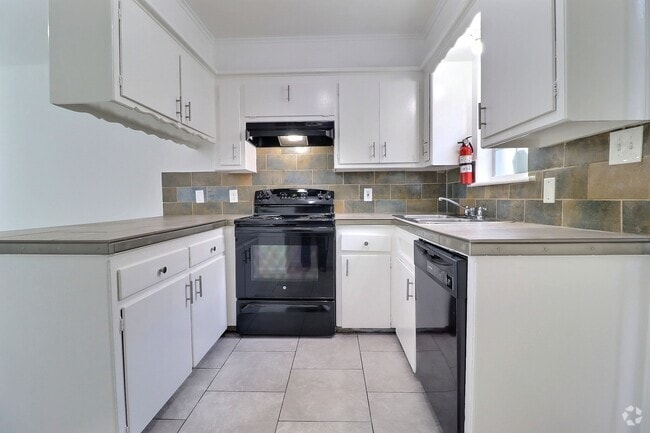 Building Photo - 6120 S Madison Plz Unit C Rental