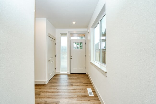 Photo - 1319 Oppek St NE