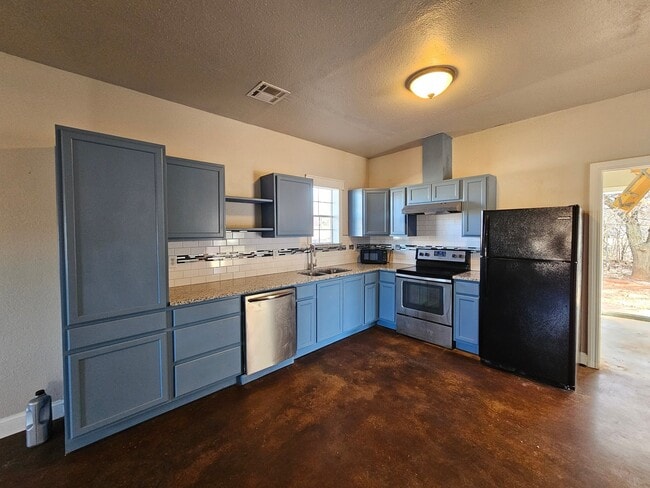 Photo - 21387 Fir Ln