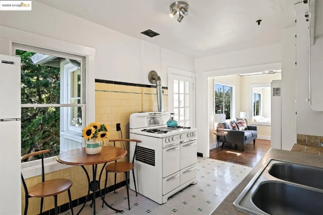 Photo - 1412 Peralta Ave Apartment Unit 1414