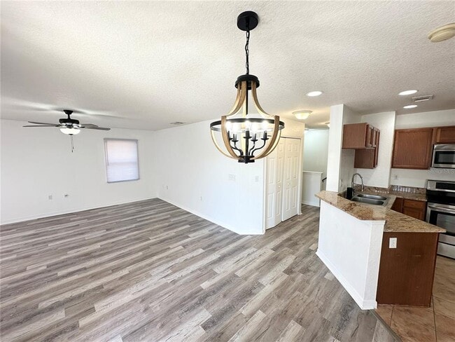 Building Photo - 4600 E Moody Blvd Unit 6E