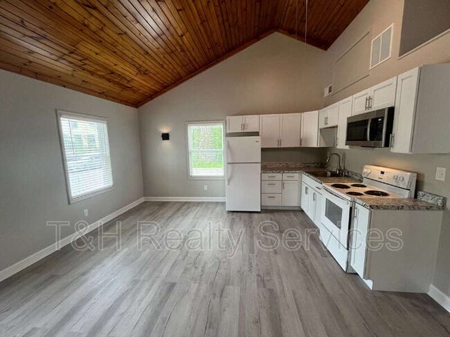 Photo - 1115 E North St