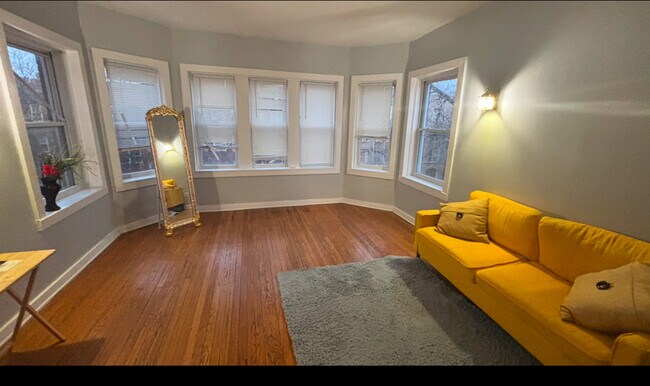 Large Living room and seperate huge dining room with high ceilings (unfurnished) - 8046 S Maryland Ave Unit 2nd floor