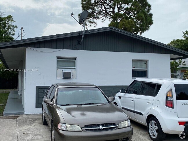 Building Photo - 715 NW 15th Terrace Rental