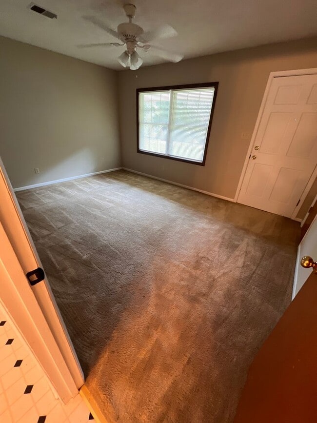 Photo - 704 Lake Condy Rd