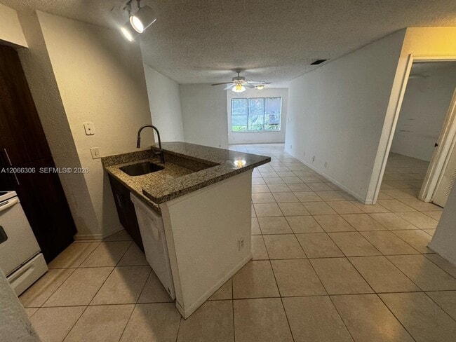 Photo - 3370 Pinewalk Dr N Unidad .