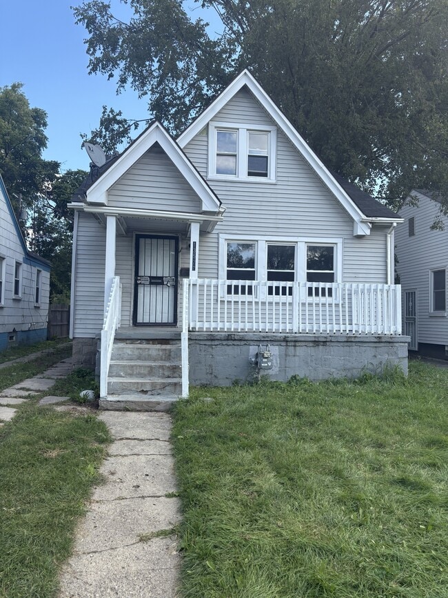 Building Photo - 13522 Glastonbury Ave