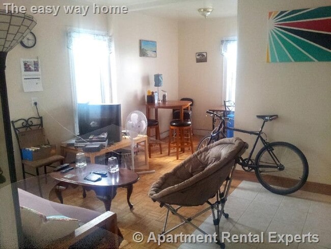 Building Photo - 1 Mossland St Unit #2