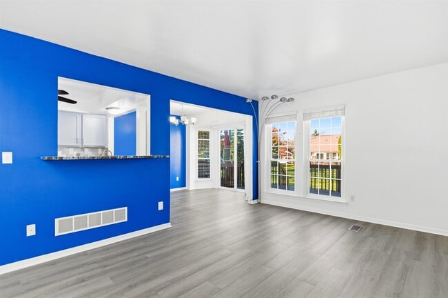 Photo - 3084 Village Cir