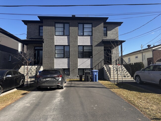 Building Photo - 3861 Rue Émile Unit 3849