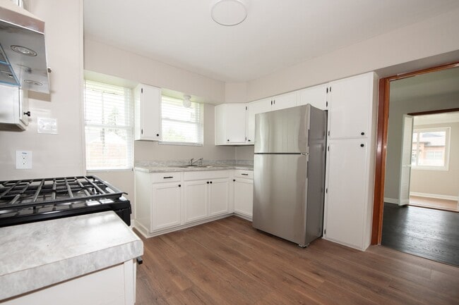 Photo - 956 Fontaine Pl