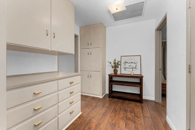 Photo - 2551 S Waverly Ave