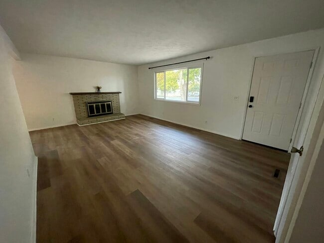 Photo - 624 2nd St