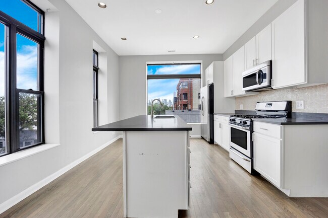 Photo - 430 N Noble St