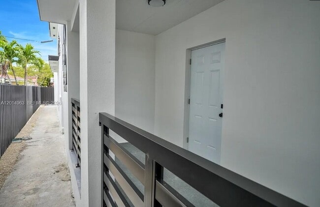 Photo - 638 SW 21st Ave Unit 1