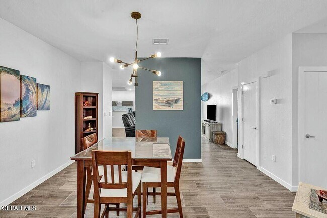 Photo - 992 Stamfordham Dr