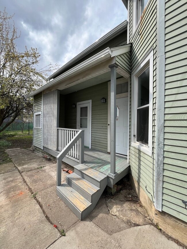 Photo - 3732 W 37th St Unidad Down