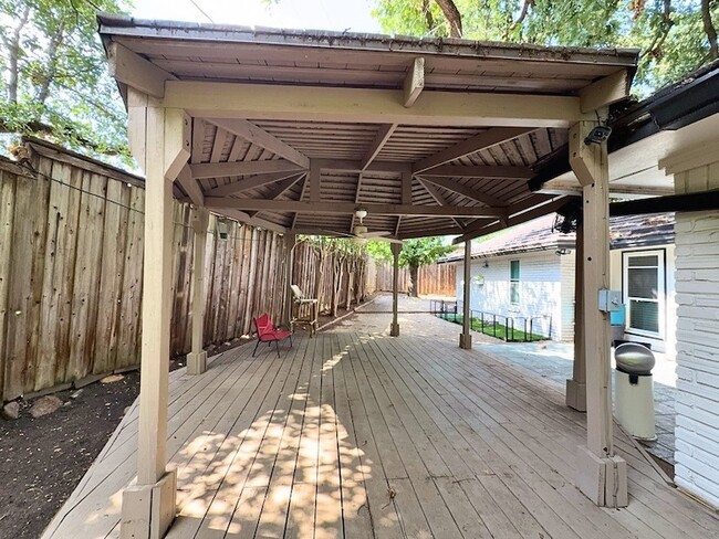 Photo - 1900 Mill Run Dr