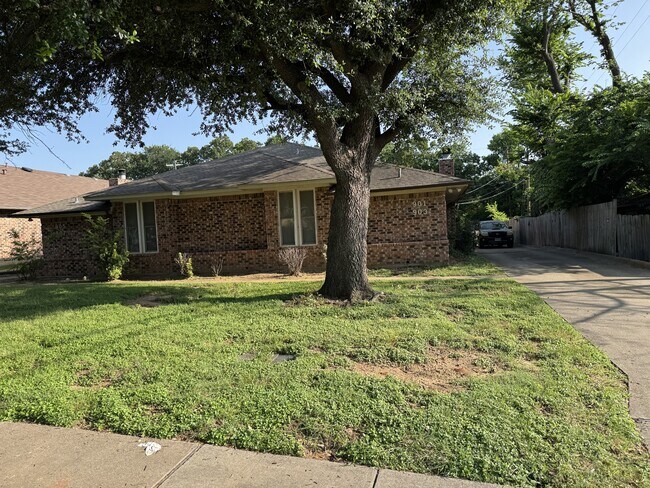 Building Photo - 905 Bluebird Dr Unit 905