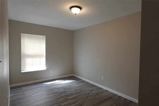 Photo - 7806 Beckley St