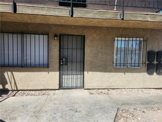Building Photo - 3437 E Cheyenne Ave Unit A Rental