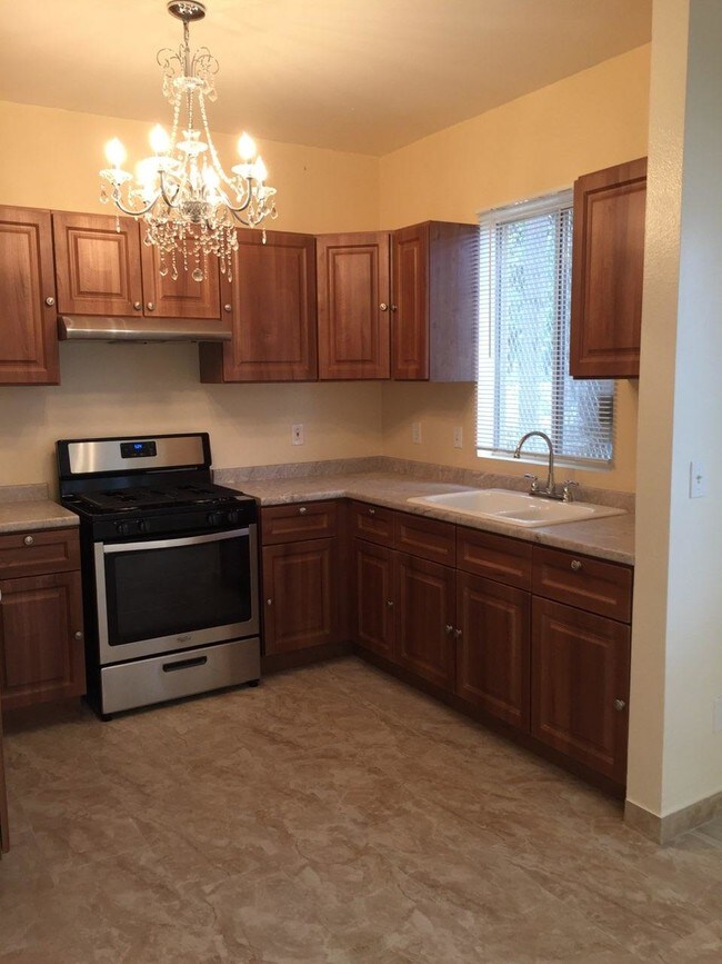 Apartments For Rent Less Than 800 In Los Angeles Ca Forrent 5438 Troost Ave Unit 1 2 Days Ago Los Angeles Ca 91601 4 Beds 800