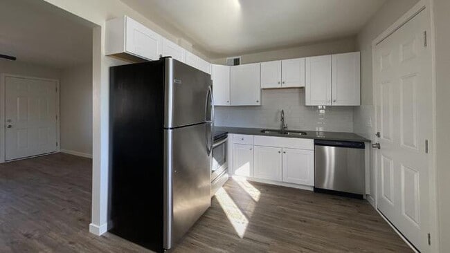 Building Photo - Newly Renovated Spacious 1 Bedroom with Vi... Rental
