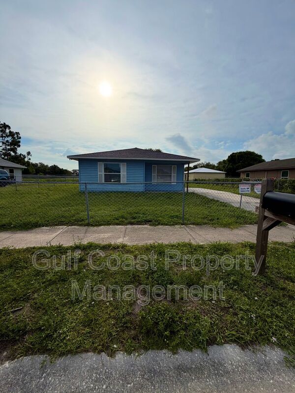 Building Photo - 1801 S Palmdale Ct
