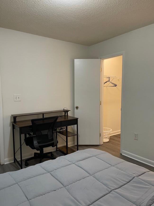 Photo - 1420 Collegiate Cir