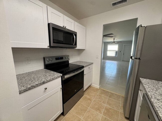 Building Photo - 1762 Service Rd