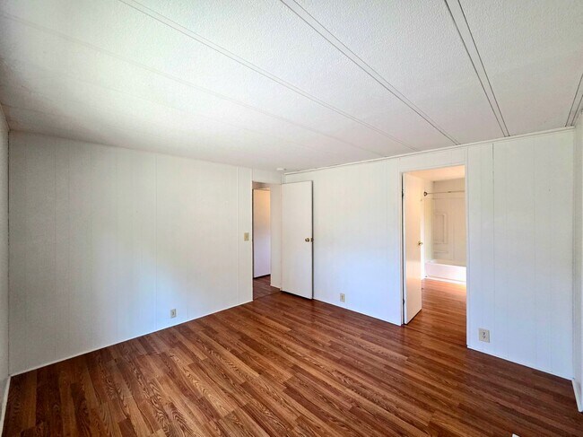 Photo - 1529 NW Avon Ct