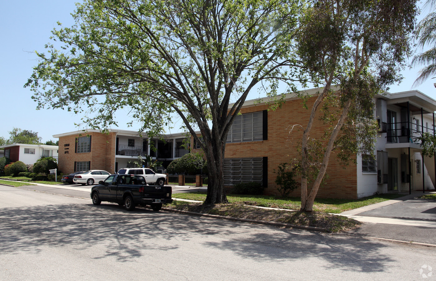 Photo - Cowan Apartments