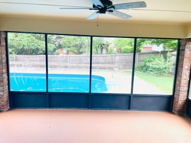 Photo - ** 3 Bed 2 Bath Located across from AUM **...