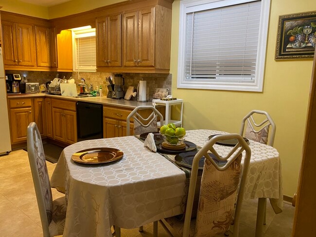 Building Photo - 6949 Darcel Av