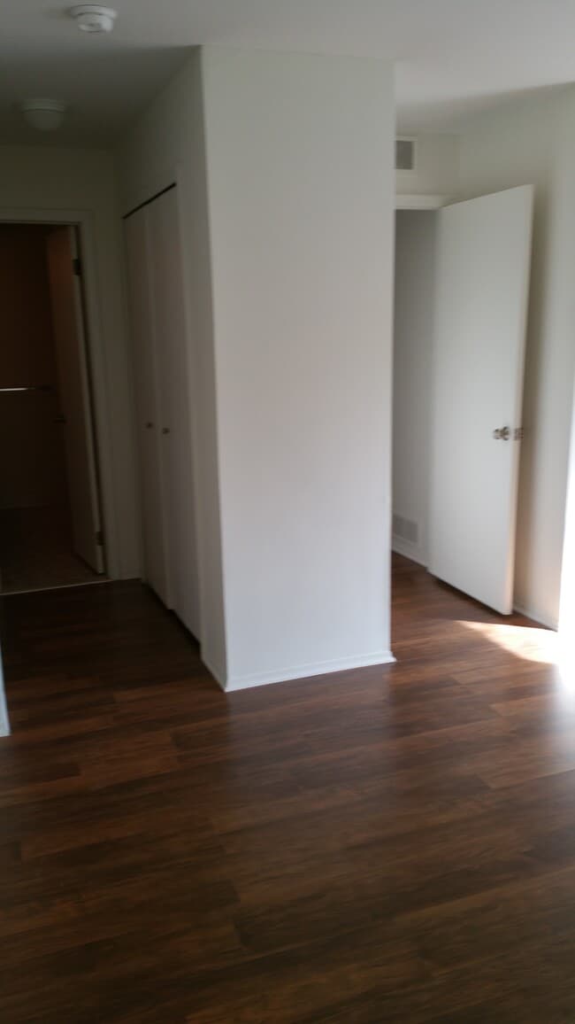 Building Photo - 24291 Evergreen Rd Unit EvergreenWoods