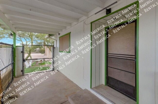 Photo - 3951 W Irvington Rd