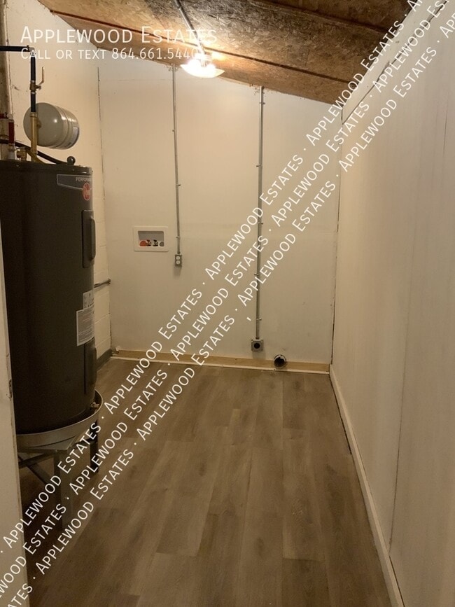 Photo - 131 E Main St