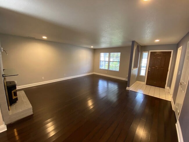 Photo - 2545 Winsford Ln