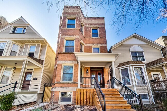 Photo - 3746 N Hermitage Ave Unidad 1 Rental