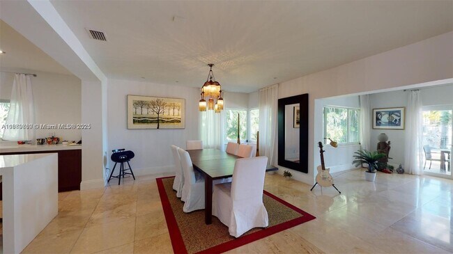 Photo - 6015 Pine Tree Dr