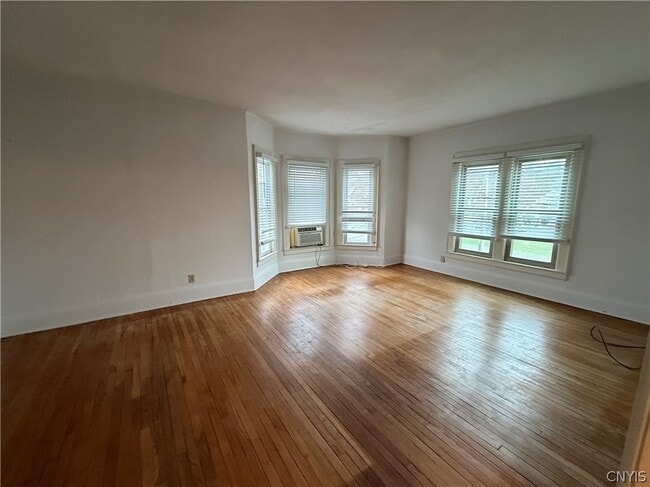 Photo - 5148 Highbridge St