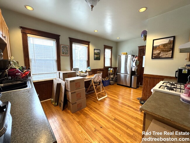 Photo - 18 Saint Peter St Apartments Unit 3