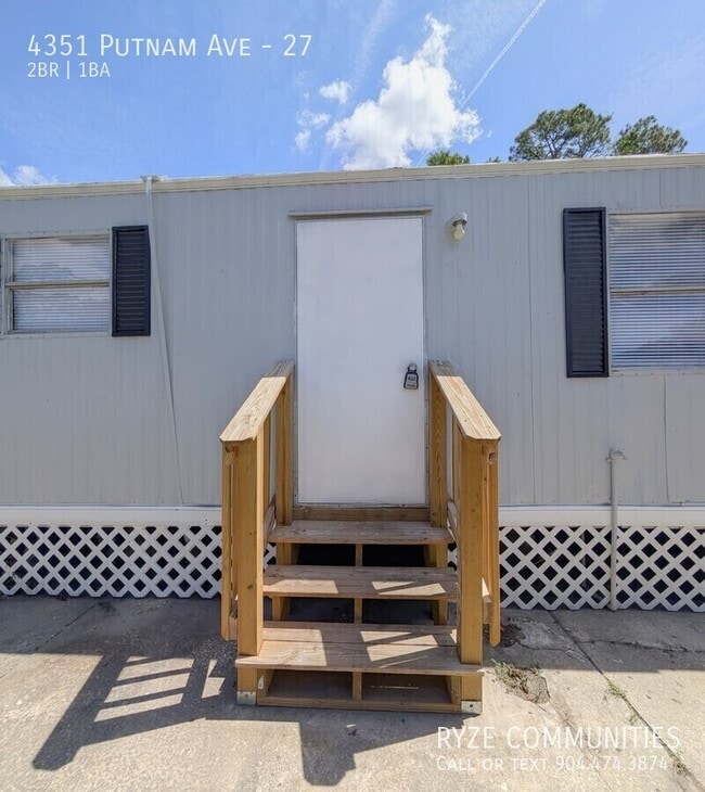 Photo - 4351 Putnam Ave