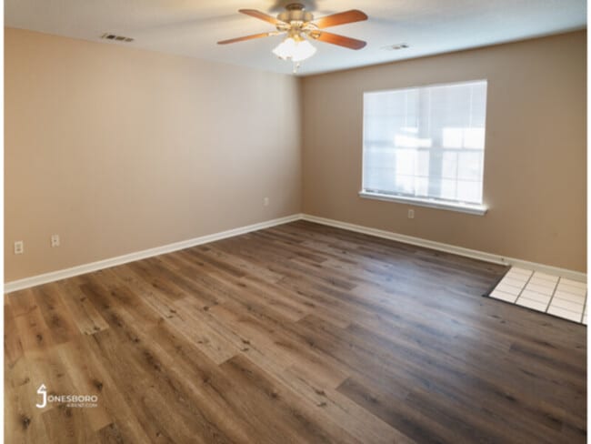 Photo - Kenwood Pointe Apartments: Washer and Drye...