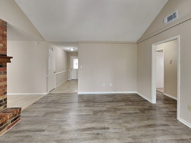 Photo - 1600 Donovan St