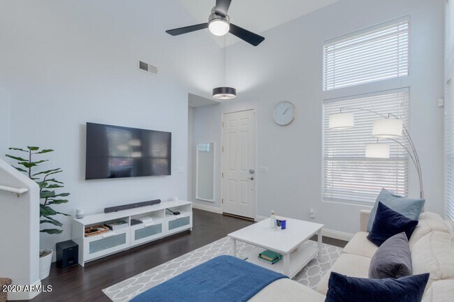 Photo - 1225 N 36th St Unidad 1116