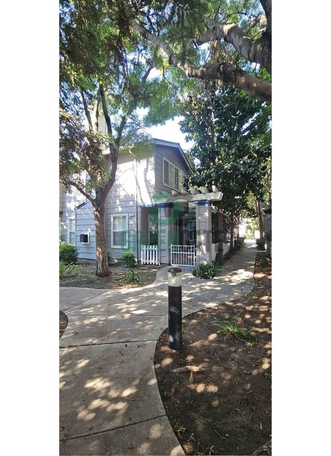 MOVE-IN SPECIAL $500 off first month!! Bea... - MOVE-IN SPECIAL $500 off first month!! Bea...