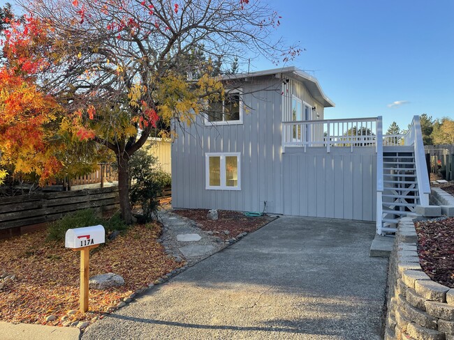 Building Photo - 117 Christel Oaks Dr Rental